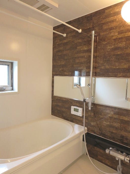 バス・シャワールーム　広めの浴室疲れを癒すバスタイム　経済的なエコキュート♪