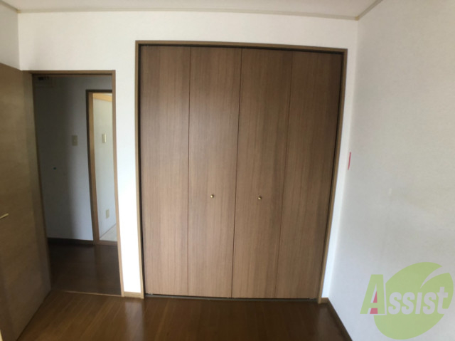 収納　収納はこちらのクローゼットをお使いください。
