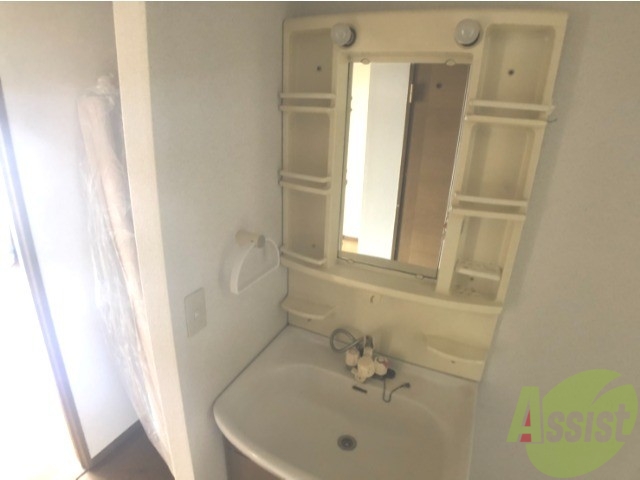 洗面設備　洗面台は独立しています。朝の身支度はこちらでどうぞ～