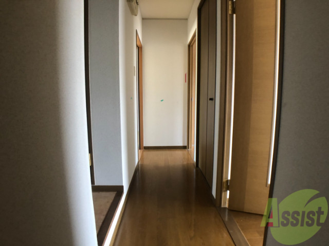 玄関　玄関から撮影しました。敷居が高くなくて安心ですね。