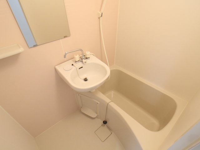 バス・シャワールーム　お風呂で日々の疲れを落としましょう