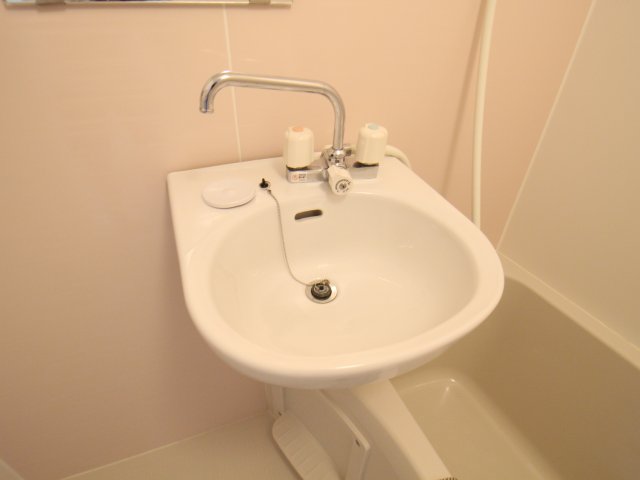 洗面設備　ゆったりとスペースのある洗面所