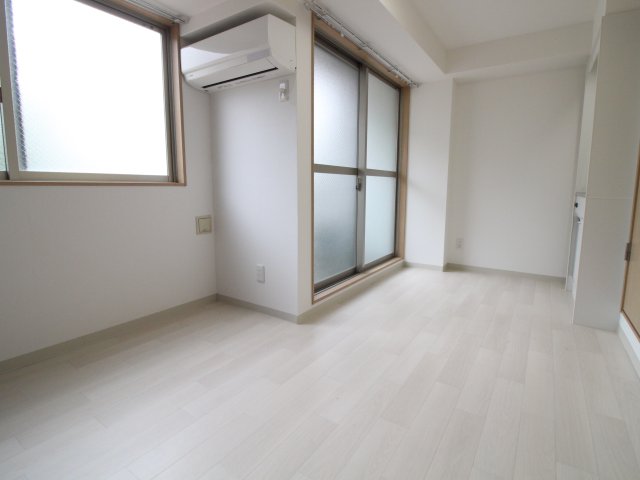 居室・リビング　こちらの居間で趣味の時間をお楽しみください