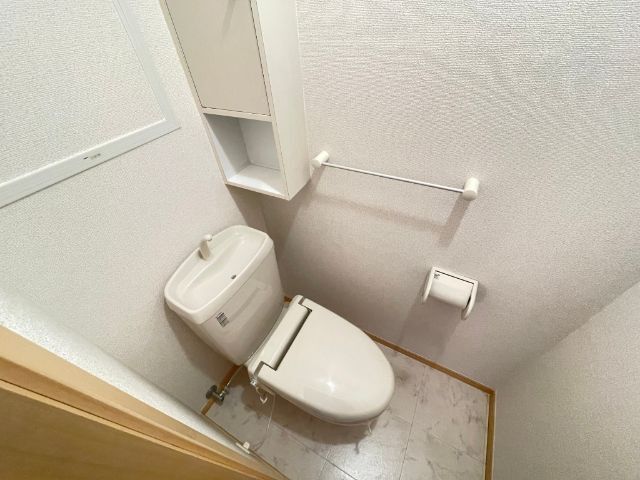 トイレ　ウォーームレット付き