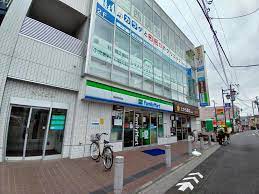 コンビニ　ファミリーマート（コンビニ）まで94m