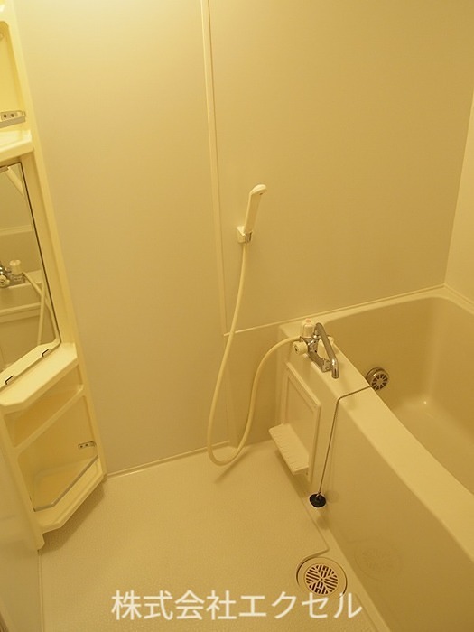 バス・シャワールーム　追い焚き機能付きです。