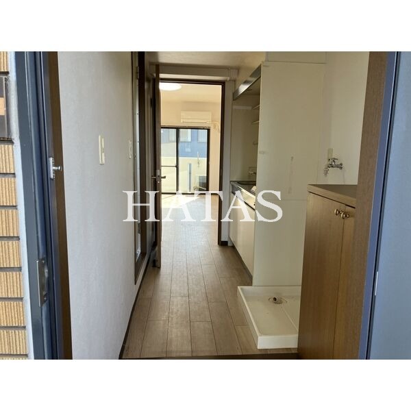 玄関　同物件別部屋です。