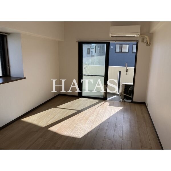 居室・リビング　同物件別部屋です。