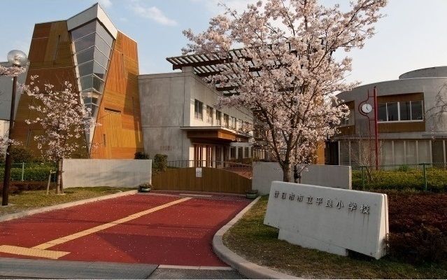 小学校　平良小学校（小学校）まで450m