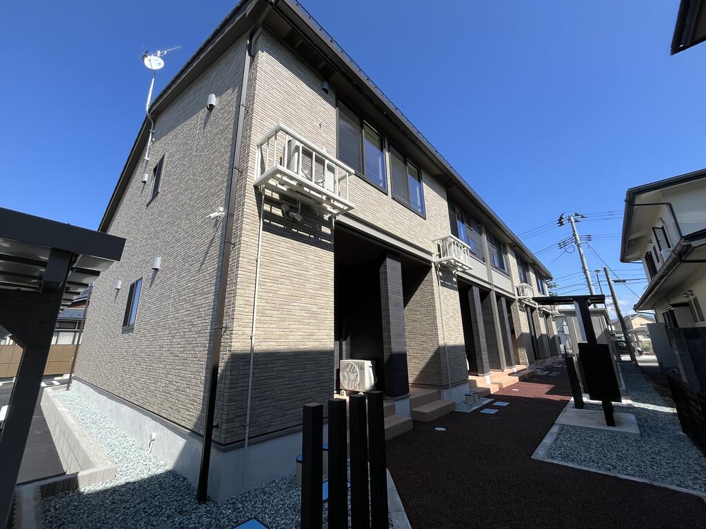 東村山郡中山町大字長崎のアパートの建物外観