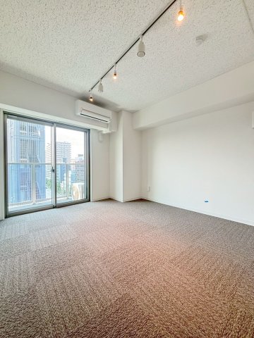 居室・リビング　防音室は防音床、防音壁、防音天井となっており、まさに楽器を演