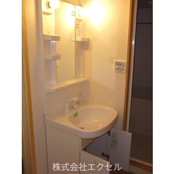 洗面設備　シャワー付き