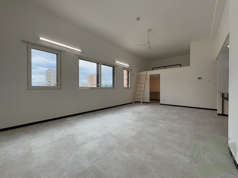 居室・リビング　広々としたリビングですね。使い勝手がよさそうですね！