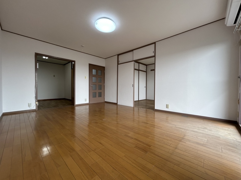 第二みつわ台ハイツDの居間写真