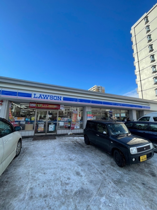 コンビニ　ローソン札幌北17条東7店（コンビニ）まで142m