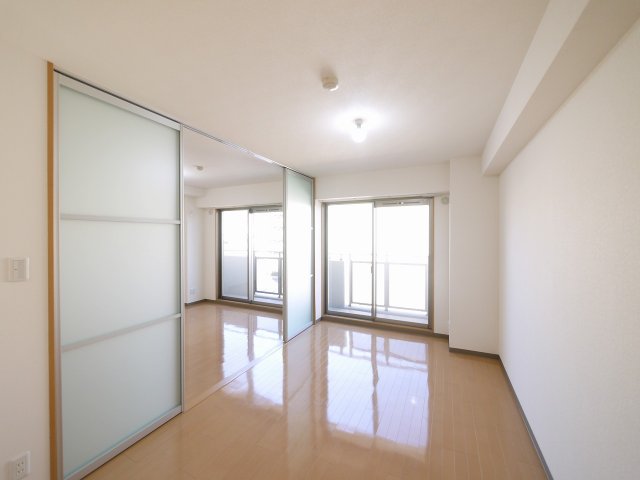 その他部屋・スペース　広くて明るい寝室