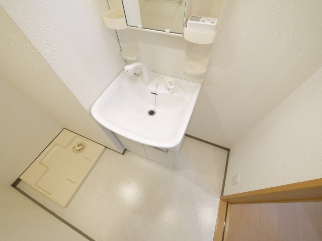 洗面設備　ゆったりとスペースのある洗面所