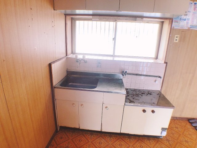 キッチン　キッチンに窓あるので明るいです★