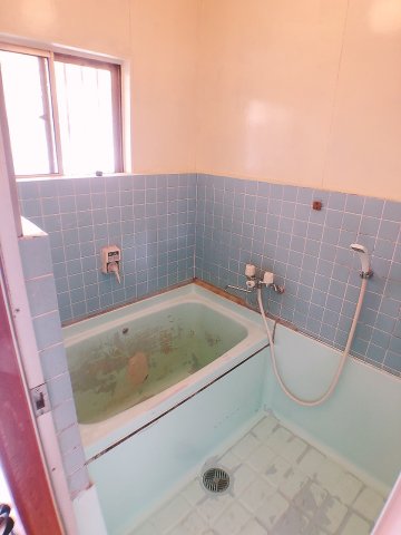 バス・シャワールーム　浴室にも窓があります★