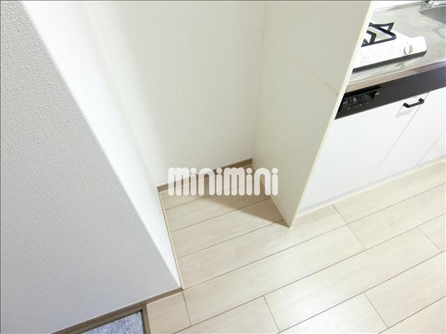 その他　キッチンシンク横には冷蔵庫を置けるスペースがあります。