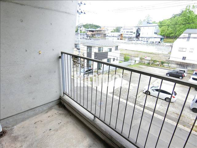 バルコニー　晴れた日には外で洗濯物を干せます。