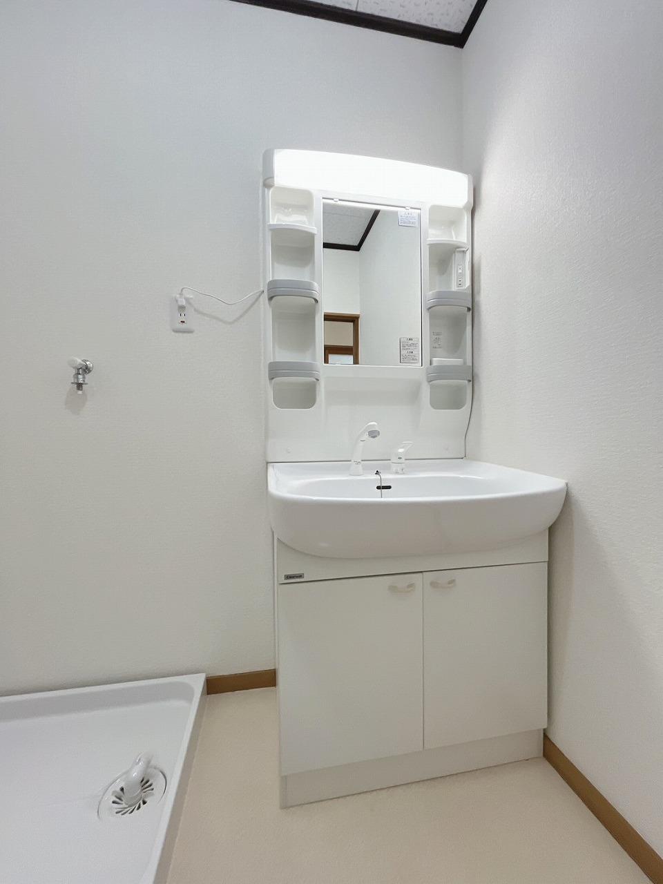 洗面設備　シャンプードレッサー・洗濯機置き場