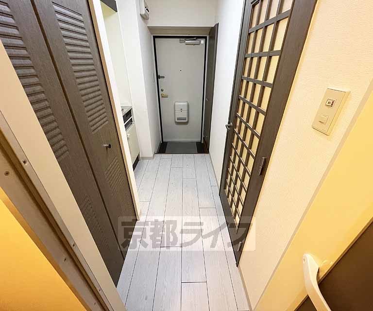 その他部屋・スペース　明るい廊下