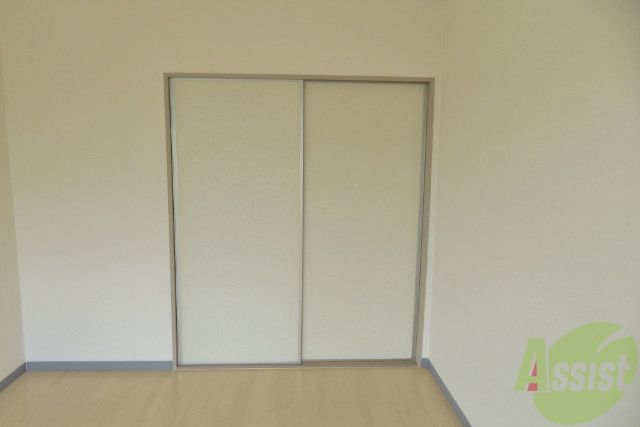 収納　収納はこちらの押入をお使い下さい。