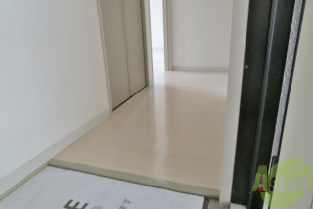 玄関　玄関から撮影しました。敷居が低いので出入りがしやすいですね。
