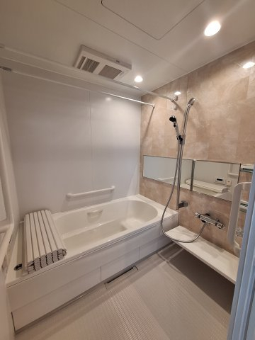バス・シャワールーム　栓を閉めればボタン一つでオートバス