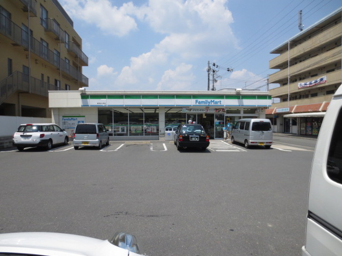 コンビニ　ファミリーマート（コンビニ）まで280m