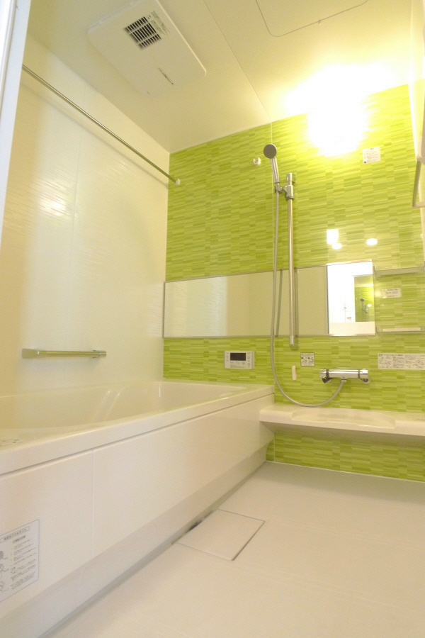 バス・シャワールーム　写真は1階)賃貸では珍しい一坪浴室！