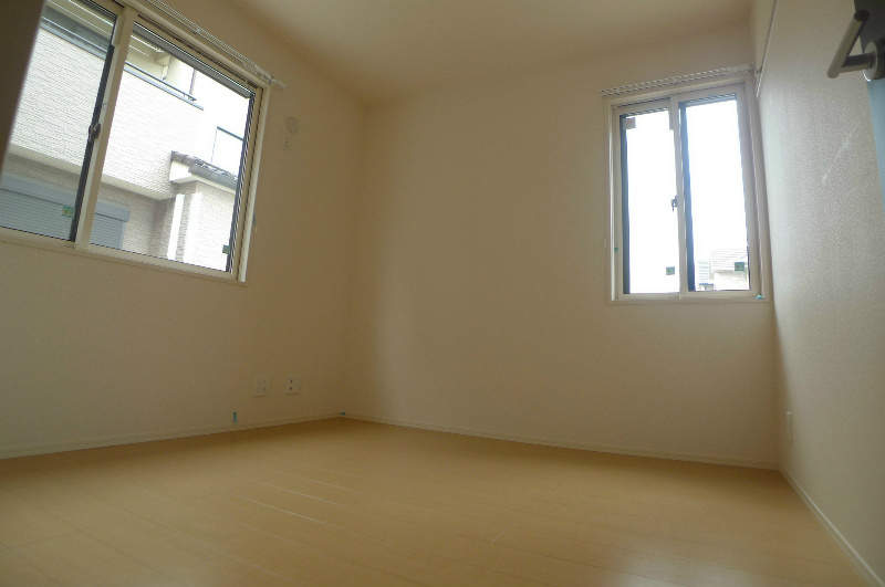 その他部屋・スペース　写真は1階)陽の入る明るいお部屋です！