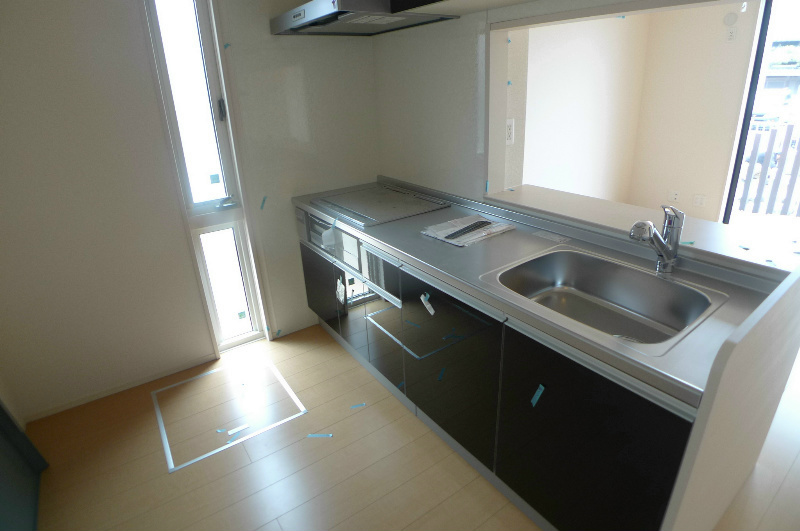 キッチン　写真は1階)嬉しいシステムキッチン完備！