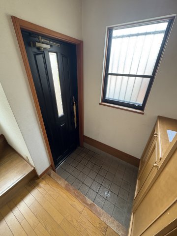 玄関　収納もある玄関です
