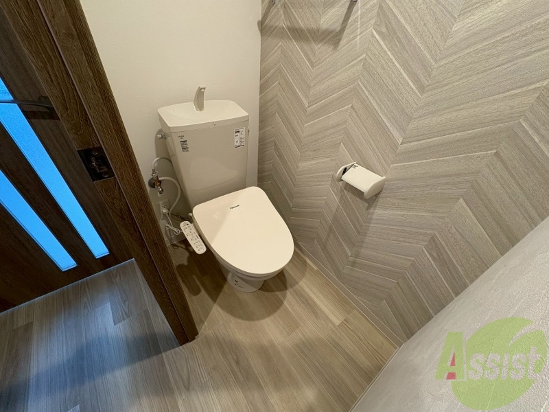 トイレ　広々お使いいただけるお手洗いになっています。