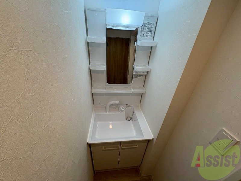 洗面設備　お洒落な独立洗面化粧台になっておりました！