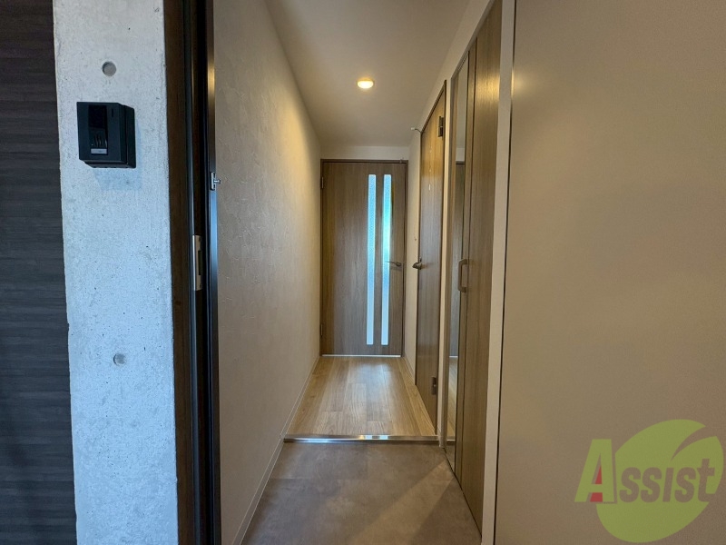 玄関　玄関にも収納があるのですっきり片付きますね！