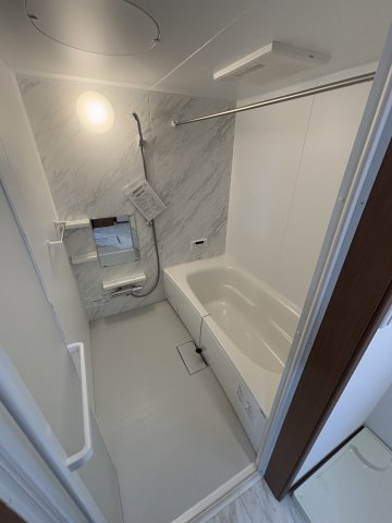 バス・シャワールーム　気持ちをオフに切り替える、静かな時間。