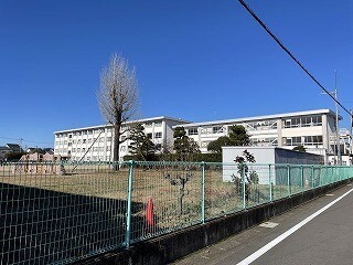 小学校　関市立旭ケ丘小学校（小学校）まで1075m