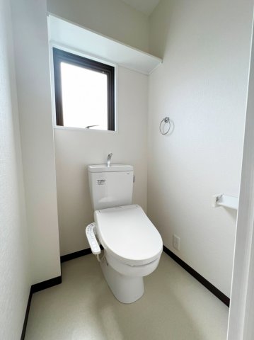 トイレ　清潔感があるトイレです。入るとホッとする、そんな空間。
