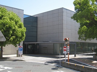 図書館　中央図書館（図書館）まで400m