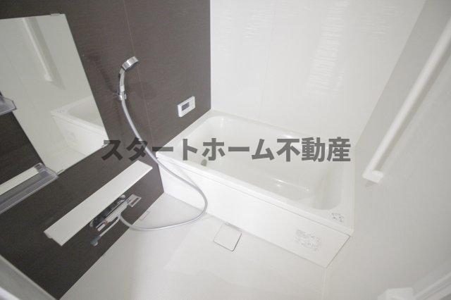 バス・シャワールーム　落ち着いた空間のお風呂です