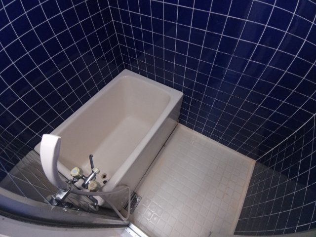 バス・シャワールーム　清潔感のあるバスルーム