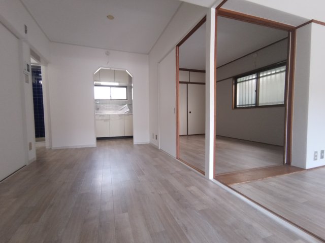 居室・リビング　開放的な空間