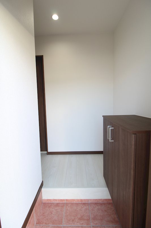玄関　同タイプ物件写真参照
