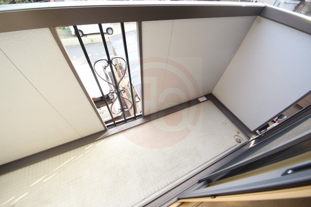 バルコニー　暖かな日差しのふりそそぐバルコニー