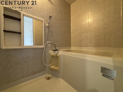 バス・シャワールーム　シックな色味のバスルームです。