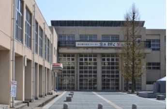 中学校　松崎中学校（中学校）まで950m