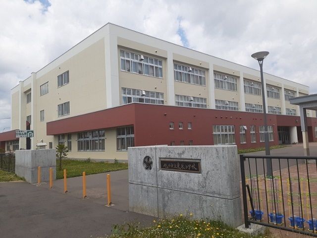 小学校　旭川市立東栄小学校（小学校）まで950m